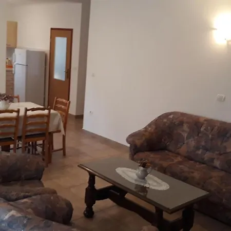 Appartamento Fuer Sechs Personen Pola